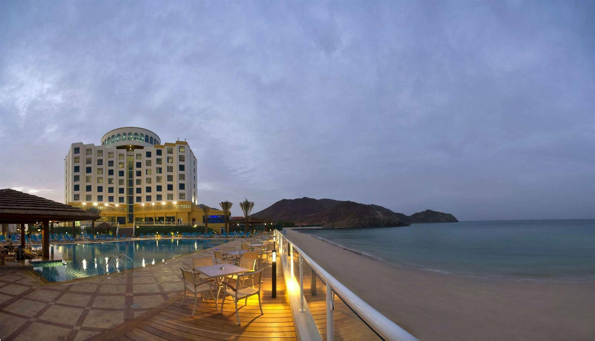 Oceanic Khorfakkan Resort&Spa Khor Fakkan Exterior foto